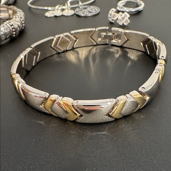 Lot of Silver Tone Jewelry - Picture 8 of 8